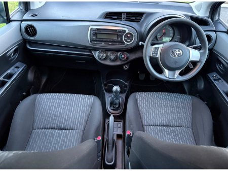 2014 Toyota Yaris - thumbnail 5