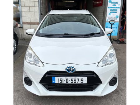 2015 Toyota Aqua - view 3