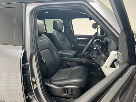 2024 Land Rover Defender HSE X-DYNAMIC P400E €87,990 thumbnail