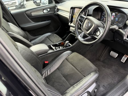 2022 Volvo XC40 - thumbnail 4