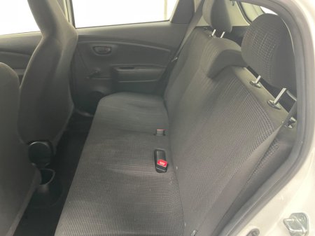 2018 Toyota Yaris - thumbnail 16