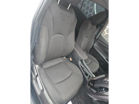 2020 Toyota Prius 6AA-ZVW51 €21,950 thumbnail