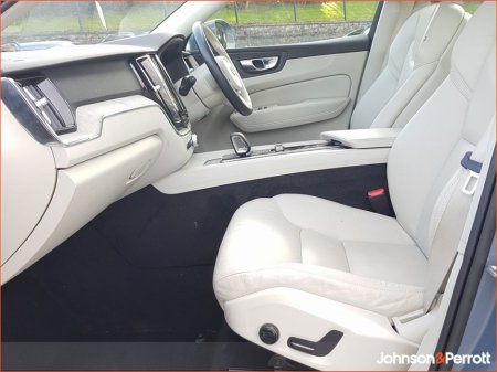 2023 Volvo XC60 T6 Recharge PHEV 350hp AT8 Core €49,900 thumbnail