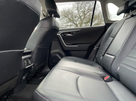 2024 Toyota Rav4 RAV4 HYBRID SOL €44,444 thumbnail