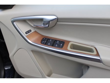 2017 Volvo XC60 - thumbnail 10