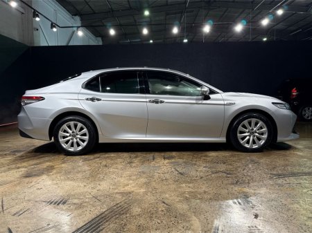 2020 Toyota Camry HYBRID - CRUISE CONTROL - REVERSE CAMERA - PUSH START/STOP BUTTON - TOYOTA SAFETY SENSE €25,950 thumbnail