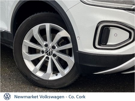 2023 Volkswagen T-Roc - view 2