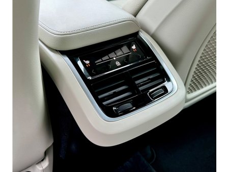 2022 Volvo XC60 - thumbnail 18