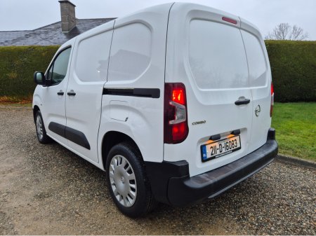 2021 Opel Combo 1.5 Diesel 3 Seater €10,750 thumbnail