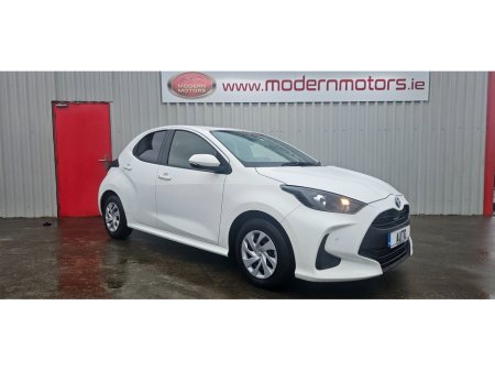 2020 Toyota Yaris automatic 1.5 hybrid/petrol 5dr new model low kms