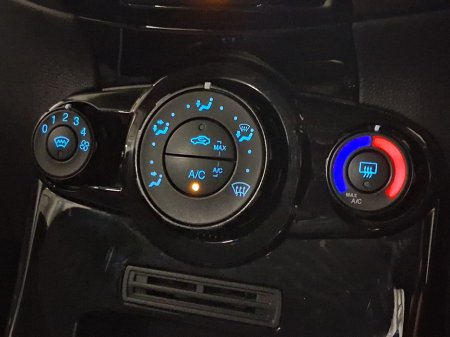 2015 Ford Fiesta - thumbnail 13