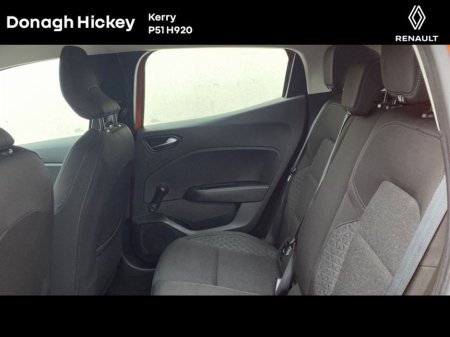 2021 Renault Clio Dynamique TCe 100 €15,900 thumbnail