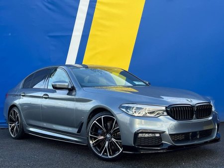 2019 BMW 5 Series 530e M-SPORT COMPETITION 2.0 HYBRID // LOW MILEAGE // LEATHER POWERED HEATED M-SPORT SEATS // AMBIENT LIGHTING PACK