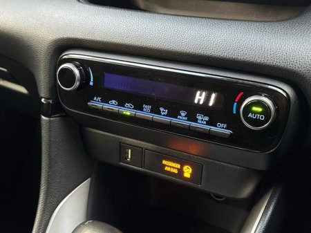 2022 Toyota Yaris - thumbnail 13