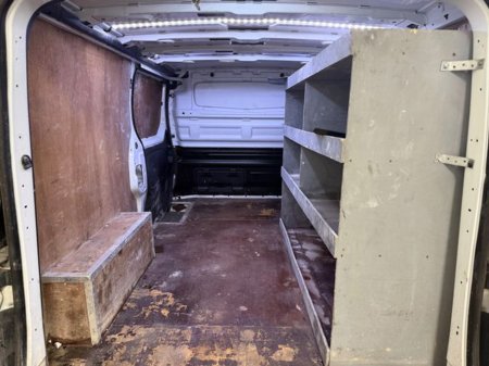 2020 Nissan NV300 - thumbnail 11