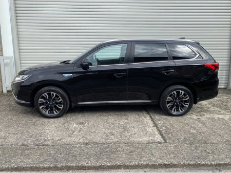 2016 Mitsubishi Outlander - thumbnail 2