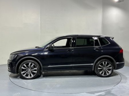 2020 Volkswagen Tiguan - view 3