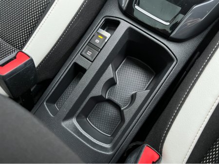 2020 Volkswagen T-Roc SPORT AUTOMATIC 1.5 PETROL //HIGH SPEC//PANORAMIC GLASS ROOF//SAT NAV//KEYLESS ENTRY// thumbnail