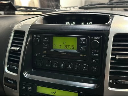 2004 Toyota Landcruiser - thumbnail 25