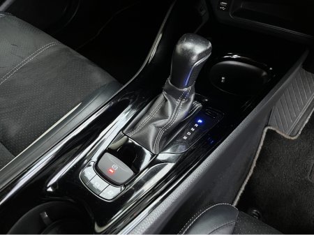 2019 Toyota C-HR GR SPORT AUTOMATIC HYBRID 1.8 PETROL //REVERSE CAMERA//KEYLESS ENTRY//HALF LEATHER SEATS//ADAPTIVE CRUISE CONTROL// thumbnail