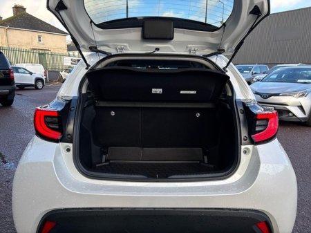 2023 Toyota Yaris FRESH SELECTION OF TRADE-INS YARIS CROSS LUNA €26,000 thumbnail