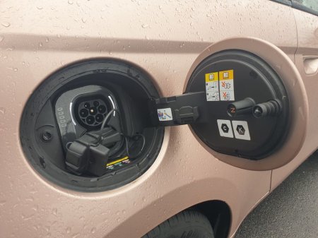 2025 Fiat 500 Icon 42kWh (320Kms WLTP Range) €19,950 thumbnail