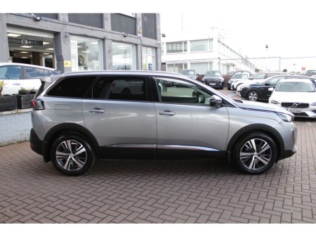 2022 Peugeot 5008 - view 3