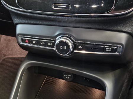 2022 Volvo XC40 - thumbnail 11