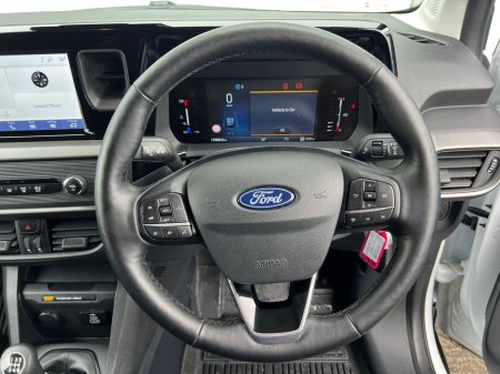 2025 Ford Transit - view 4