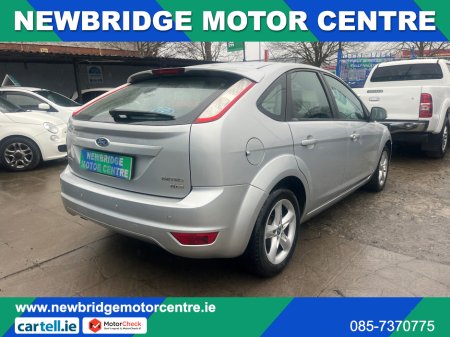 2010 Ford Focus - thumbnail 5