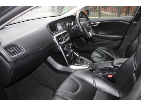 2016 Volvo V40 D2 MOMENTUM ED GT 5DR AUTOMATIC €13,300 thumbnail