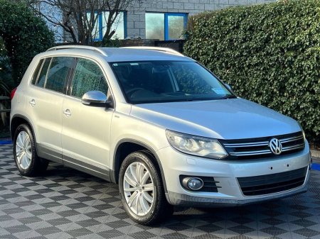 2015 Volkswagen Tiguan LOUNGE EDITION 1.2 TSI // FULL SERVICE HISTORY // 18" ALLOYS // REVERSE CAMERA €15,950 thumbnail