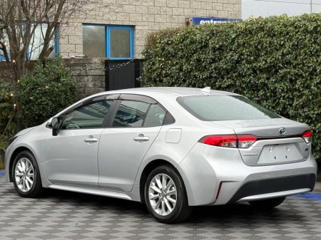 2020 Toyota Corolla 1.8 HYBRID // HEATED SEATS // REVERSE CAMERA // ADAPTIVE CRUISE CONTROL €19,900 thumbnail