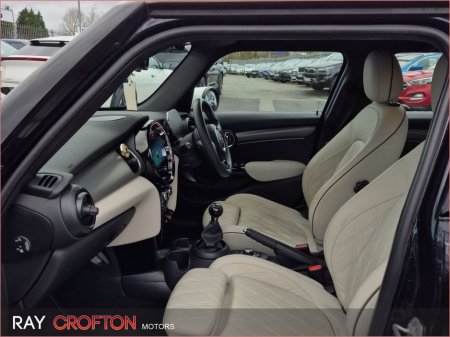 2022 MINI Hatch Cooper Exclusive €26,500 thumbnail