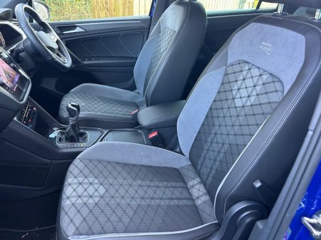 2023 Volkswagen Tiguan 2.0 TDI 150HP R-Line €41,995 thumbnail