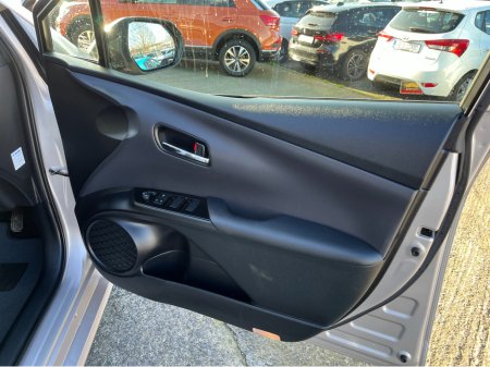 2019 Toyota Prius - thumbnail 11