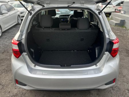 2019 Toyota Vitz - thumbnail 9