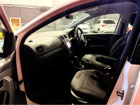 2017 Volkswagen Polo DBA-6RCJZ €13,499 thumbnail