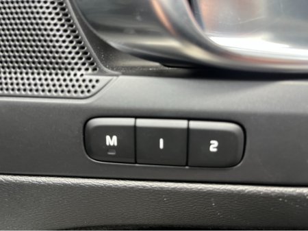 2022 Volvo XC40 - thumbnail 13