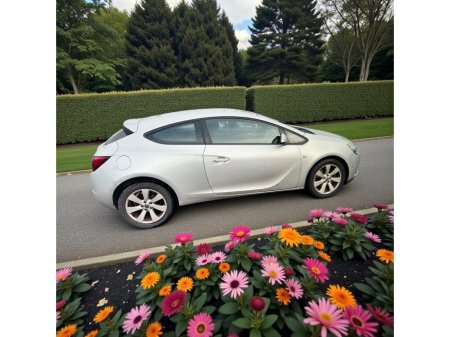 2012 Opel Astra - thumbnail 4