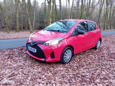 2015 Toyota Yaris - thumbnail 1