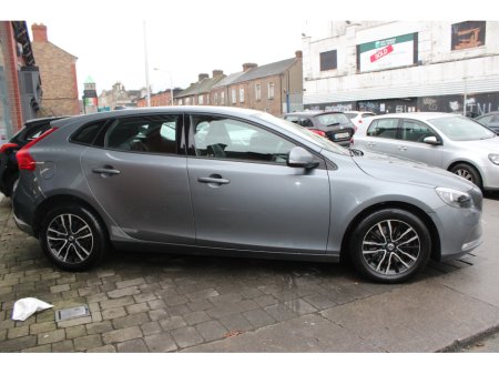 2016 Volvo V40 D2 MOMENTUM ED GT 5DR AUTOMATIC €13,300 thumbnail