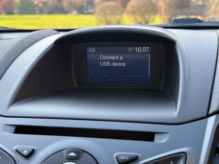 2017 Ford Fiesta - thumbnail 15