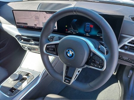 2025 BMW 3 Series - thumbnail 6