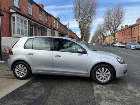 2012 Volkswagen Golf - view 4