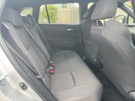 2025 Toyota Corolla Cross SPORT//3 FREE SERVICES// REAR CAMERA // APPLE CARPLAY/ANDROID AUTO // AIR CON // FULL WARRANTY €39,445 thumbnail