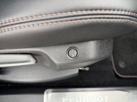 2025 Peugeot 5008 - thumbnail 5