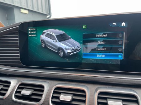 2022 Mercedes-Benz GLE Class GLE350de AMG Premium 4-Matic €62,995 thumbnail