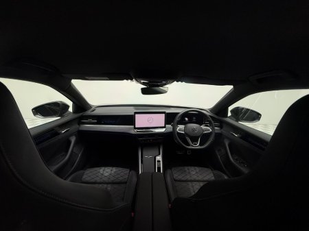 2025 Volkswagen Passat R-LINE 1.5 PHEV DSG €42,990 thumbnail