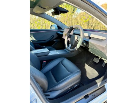 2025 Tesla Model 3 - thumbnail 11